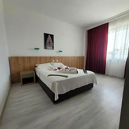 Hotel Vesta Side
